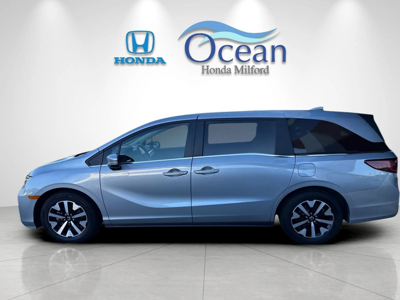 Used 2025 Solar Silver Metallic Honda EX-L image 6