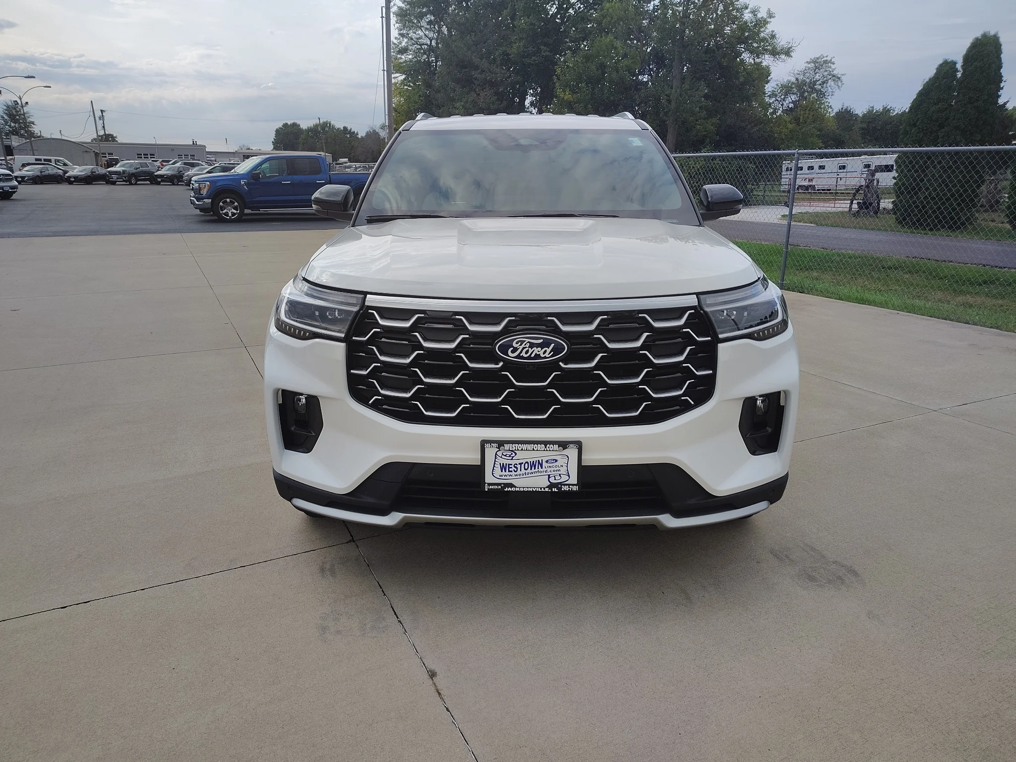 New 2027 Star White Metallic Tri-Coat Ford Platinum™ image 10