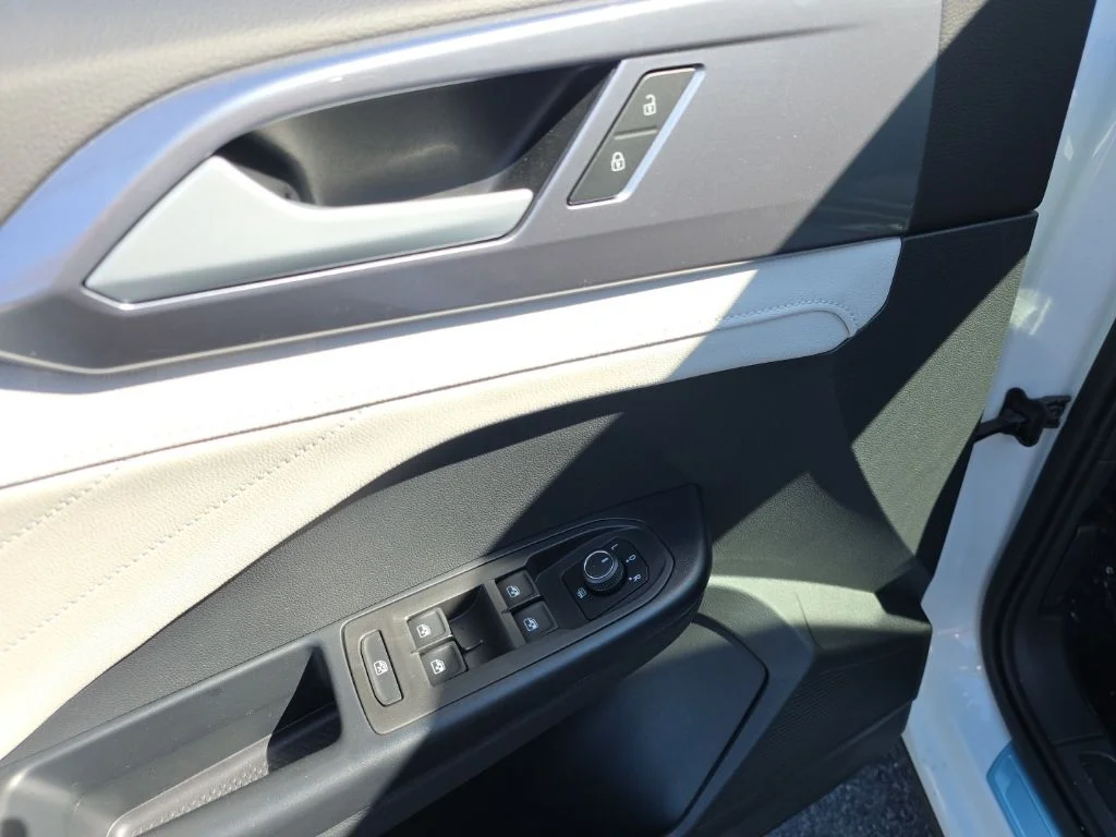2026 Volkswagen Taos SEL - Photo 10