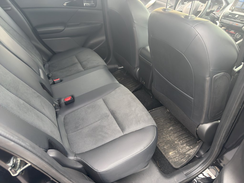 Used 2024 BLACK Mitsubishi SE image 12