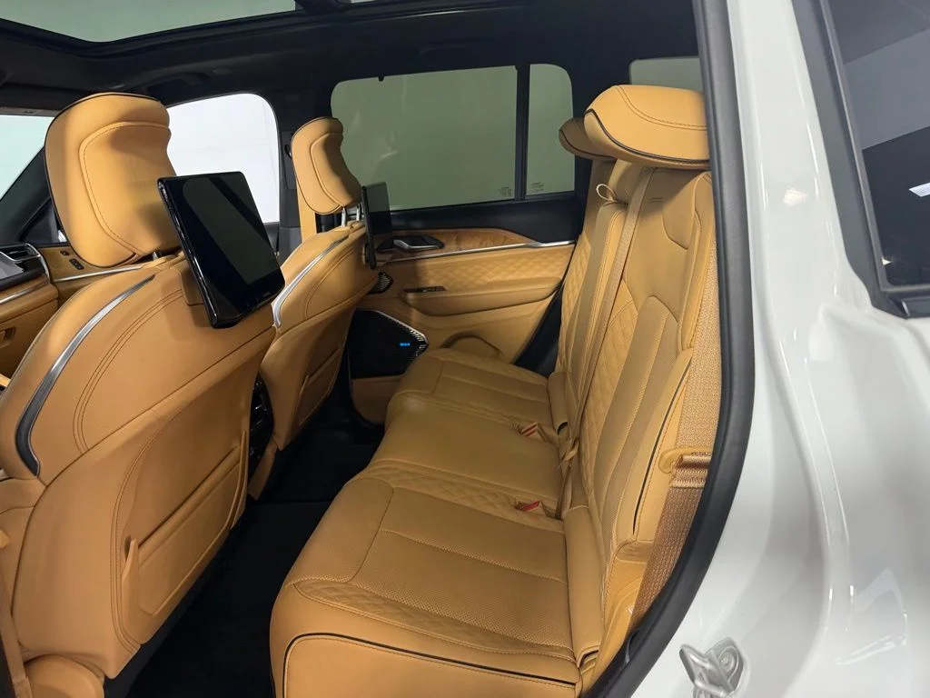 Used 2023 White Jeep Summit Reserve 4xe image 23
