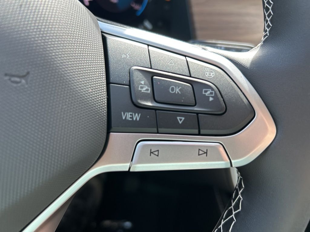 New 2026 White/off-white Volkswagen SE w/Technology image 28