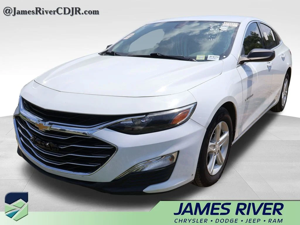 Used 2022 White Chevrolet LS image 1