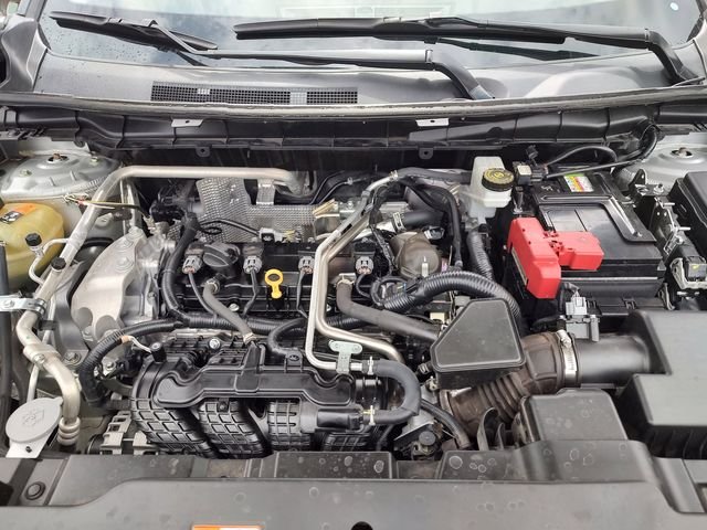 Used 2023 Silver Mitsubishi SE image 33