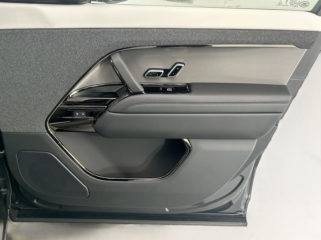 New 2026 Carpathian Grey Land Rover Dynamic SE image 24