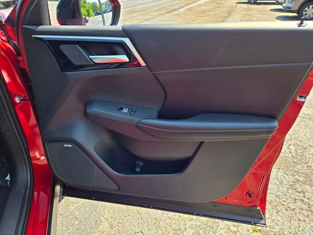 New 2026 Red Mitsubishi LE image 6