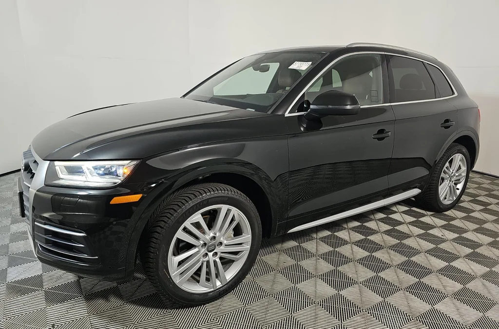 2019 Audi Q5 2.0T quattro S tronic Premium Plus's photo
