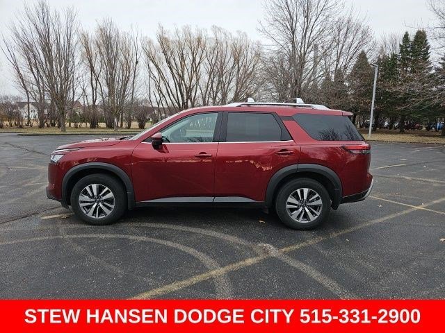 2023 Nissan Pathfinder SL 4WD's photo
