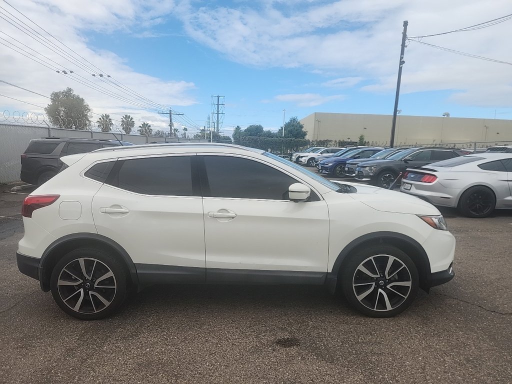 Used 2017 White Nissan SL image 17