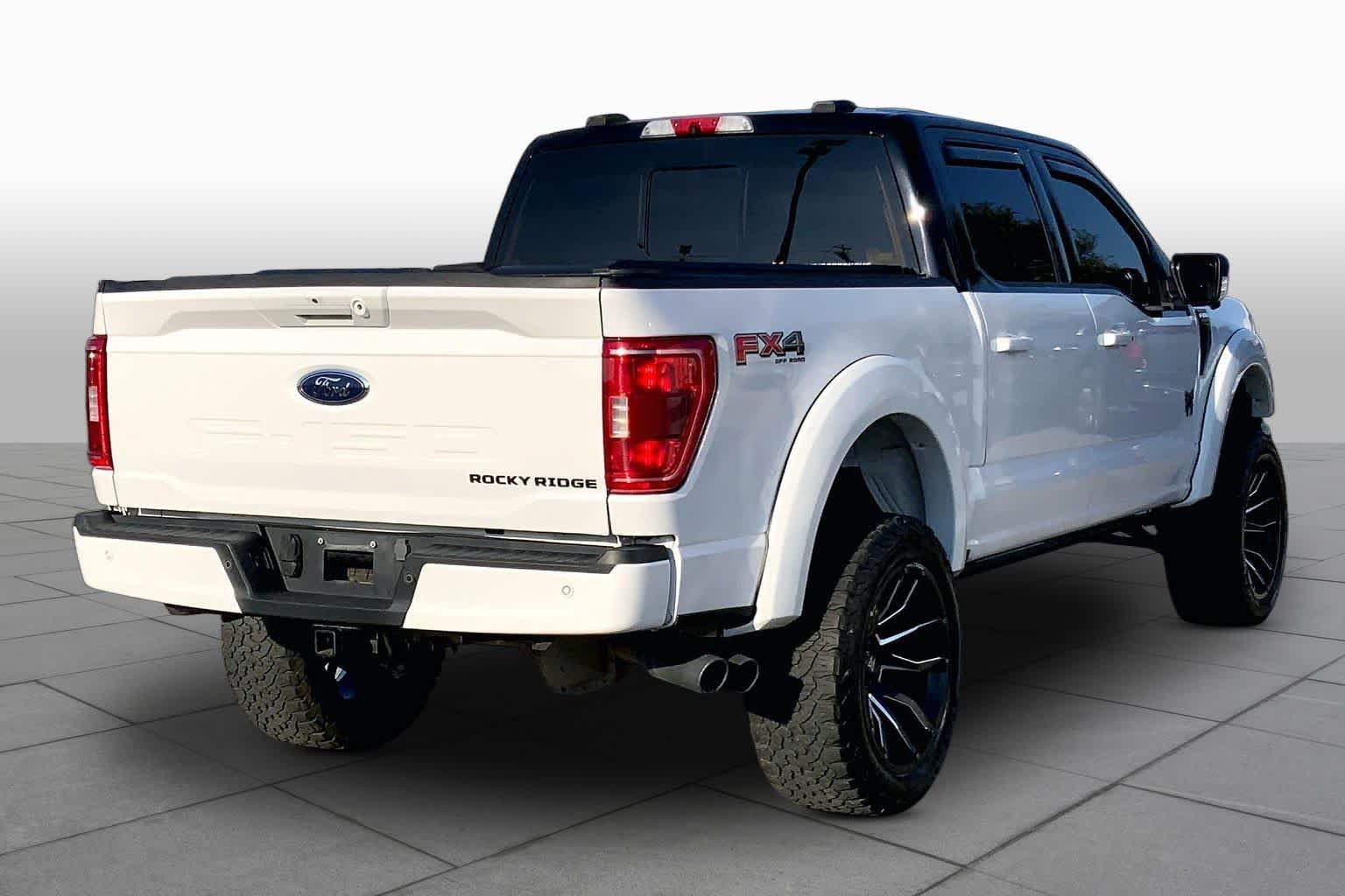 Used 2023 Oxford White Ford XLT image 13