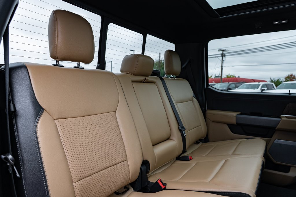 Used 2022 Oxford White Ford Lariat image 32