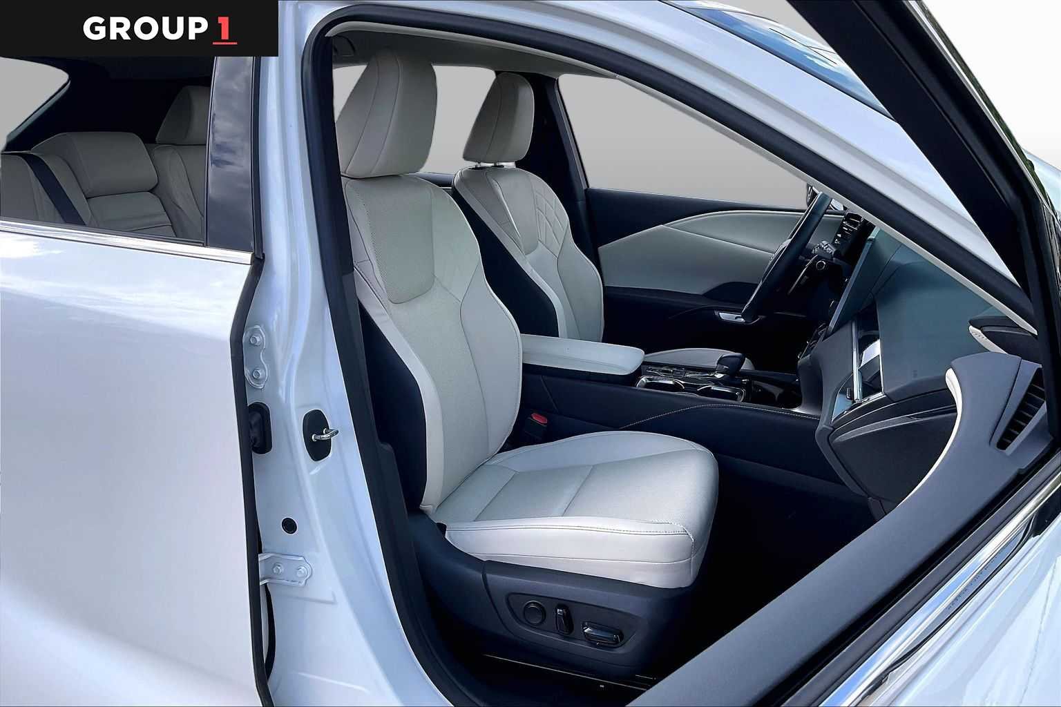 Used 2024 Eminent White Pearl Lexus  image 8