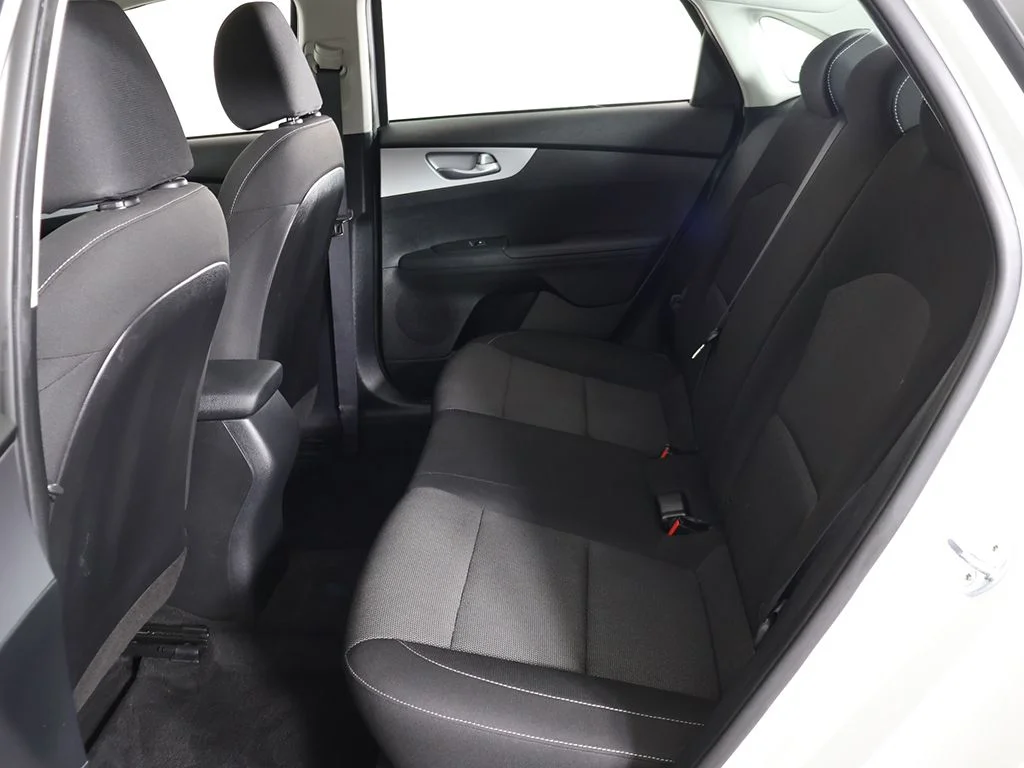 Used 2022 White Kia LXS image 31