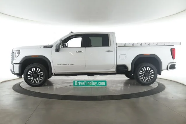 Used 2024 White GMC Denali Ultimate image 9