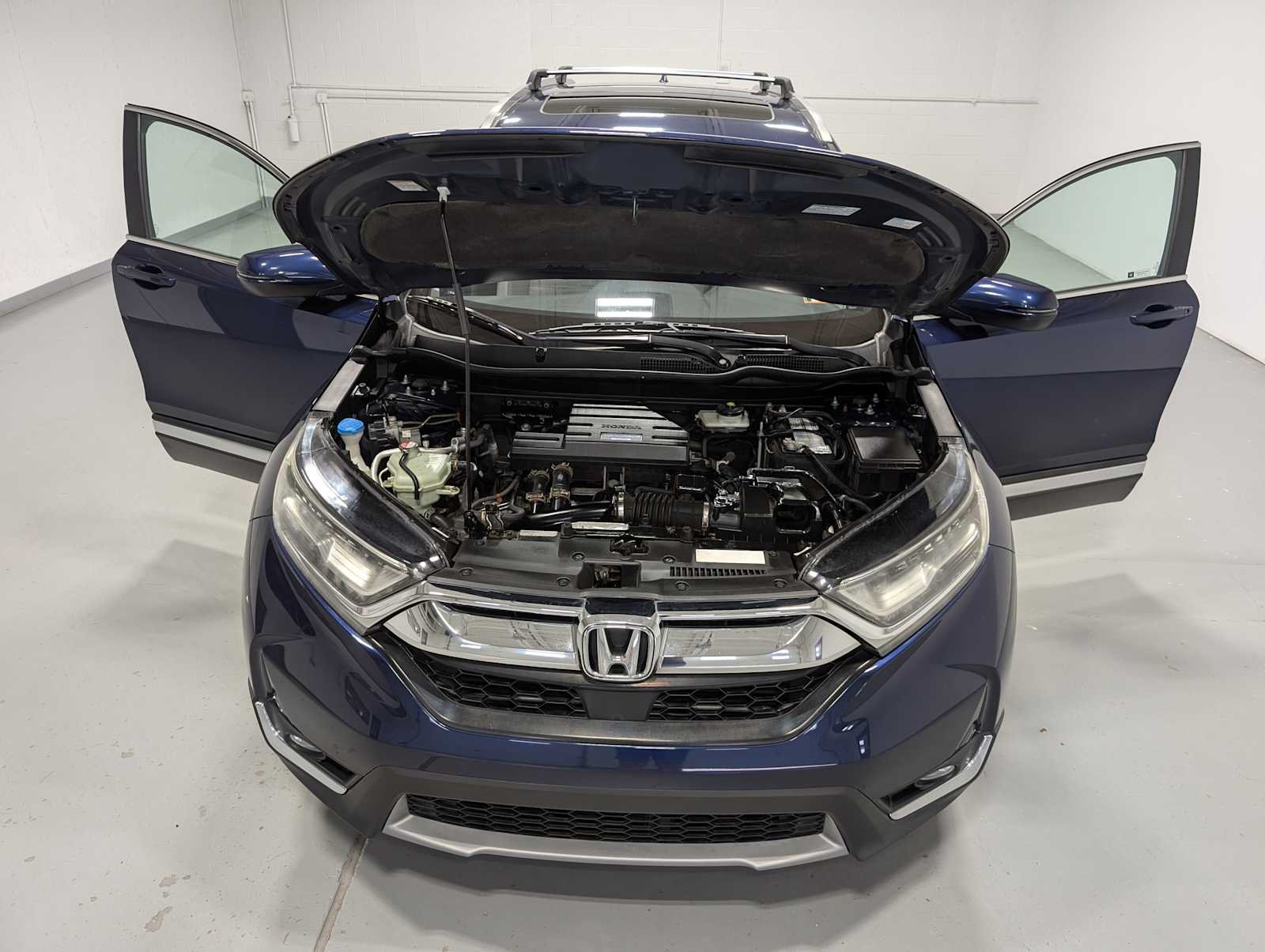 Used 2018 Obsidian Blue Pearl Honda Touring image 13