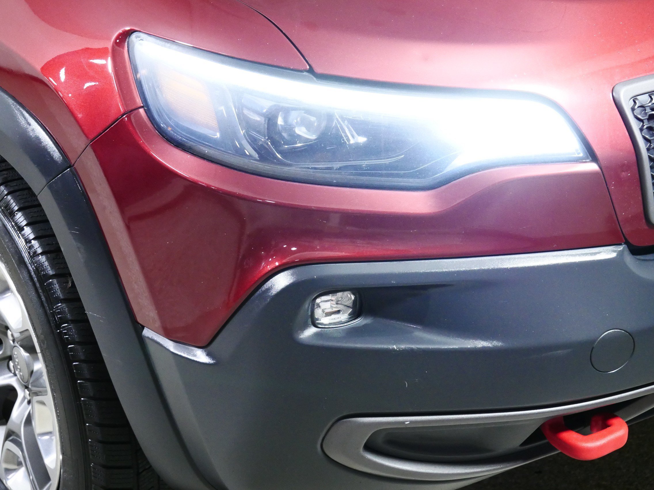 Used 2019 Velvet Red Pearlcoat Jeep Trailhawk image 16