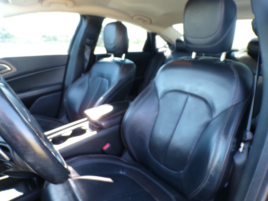 Used 2015 Granite Crystal Metallic Clearcoat Chrysler C image 31