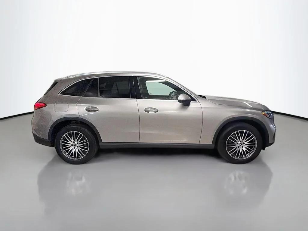 Used 2024 Silver Mercedes-Benz GLC 300 image 8