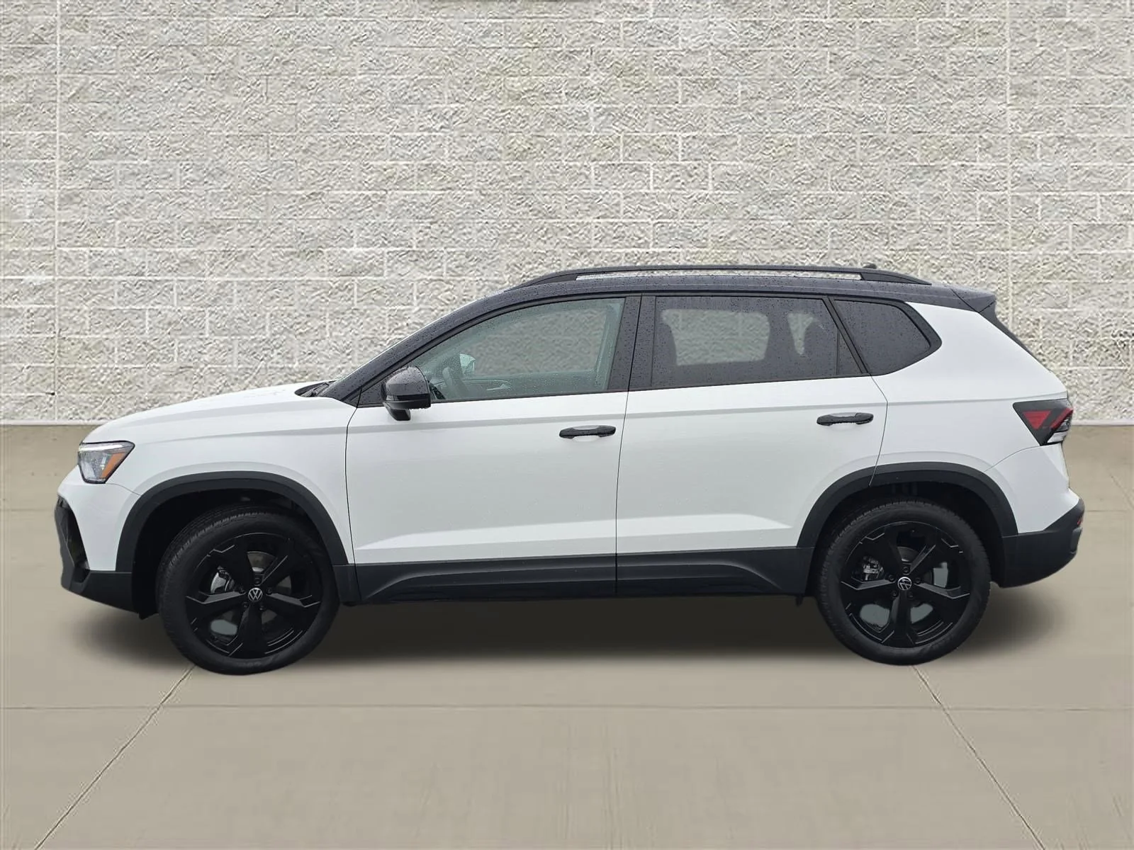 New 2026 Pure White w/Deep Black Roof Volkswagen SE Black image 4