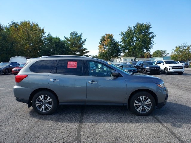 Used 2020 Gray Nissan S image 3