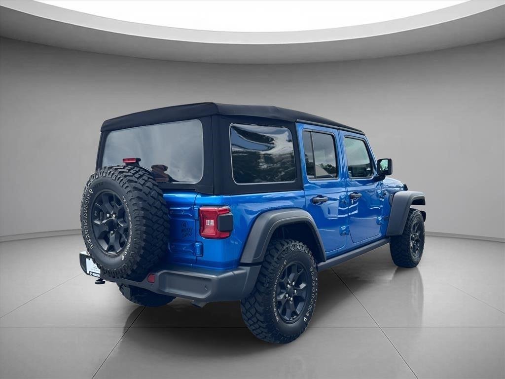 Used 2021  JEEP SPORT image 5