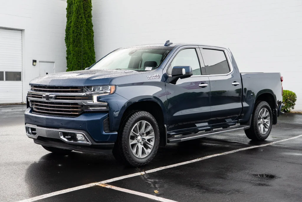 Used 2022 Northsky Blue Metallic Chevrolet High Country image 3
