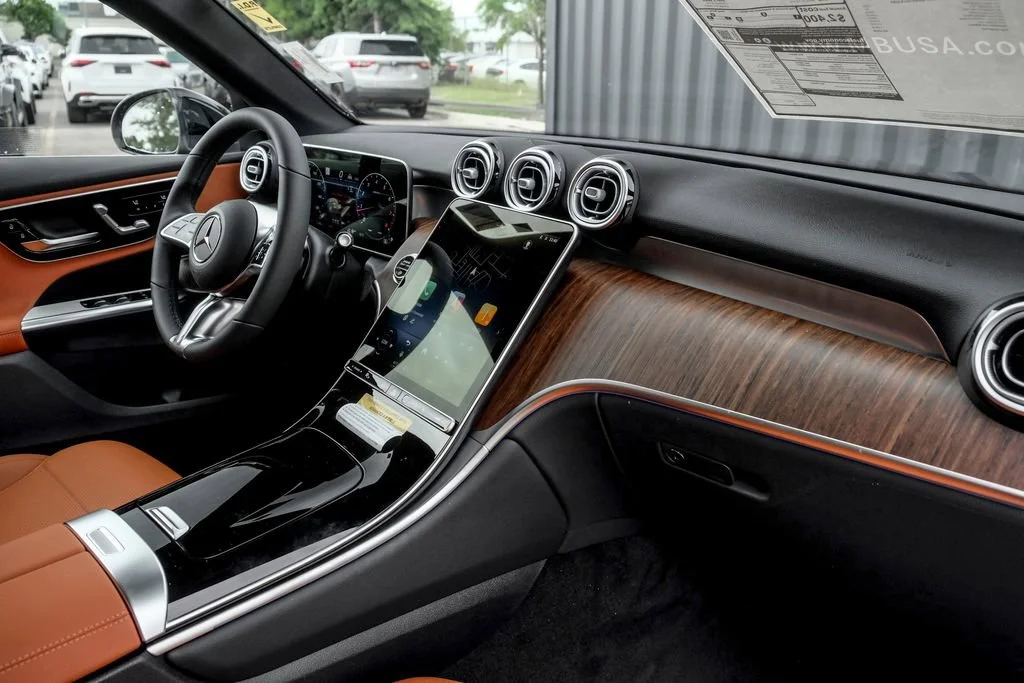 New 2026 Black Mercedes-Benz GLC300 image 21