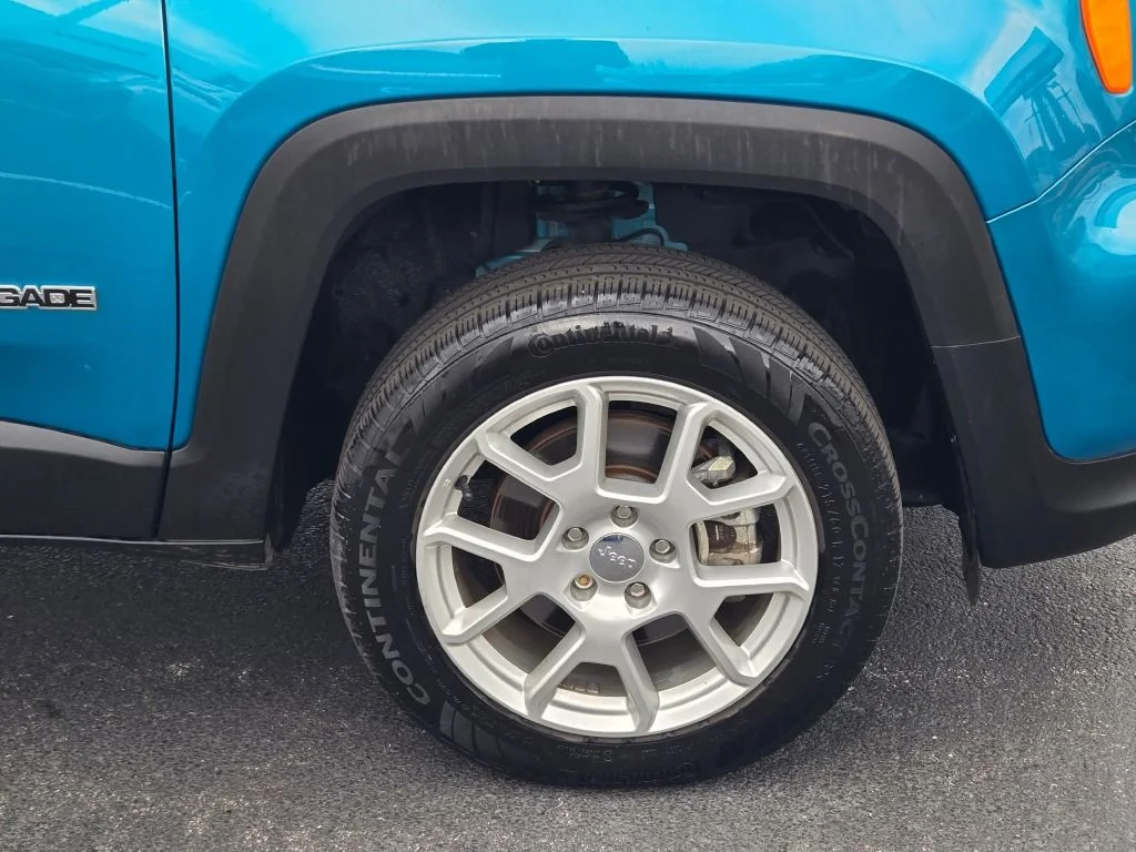 Used 2021 Teal Jeep Latitude image 5
