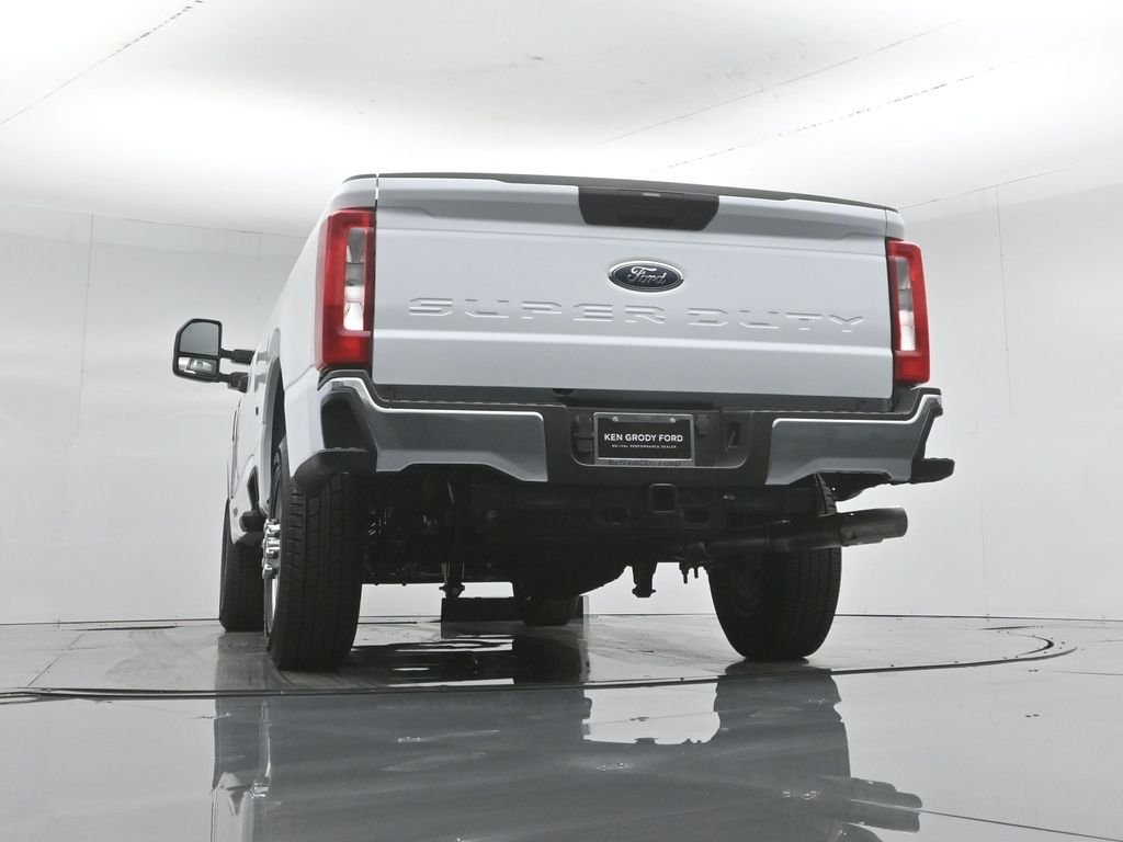 New 2026 Oxford White Ford XL image 44