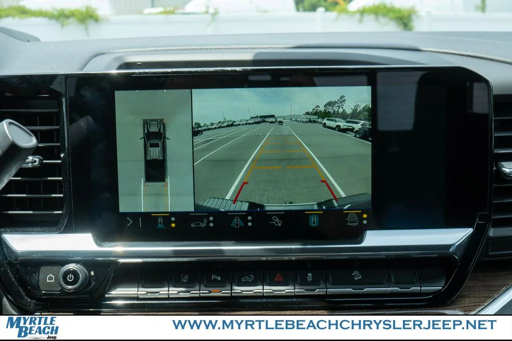 Used 2025 Lakeshore Blue Chevrolet LT image 21