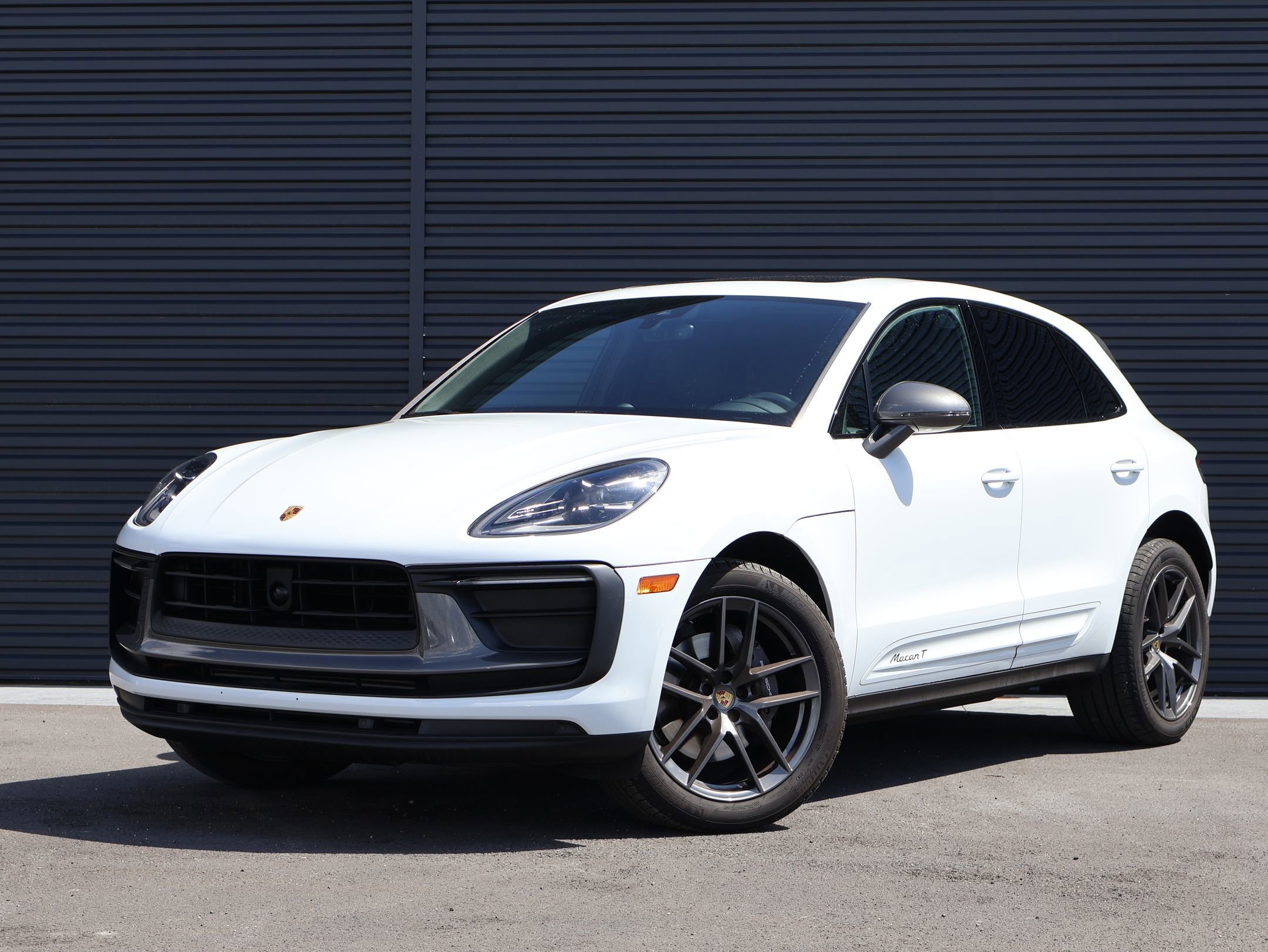 2023 Porsche Macan T's photo