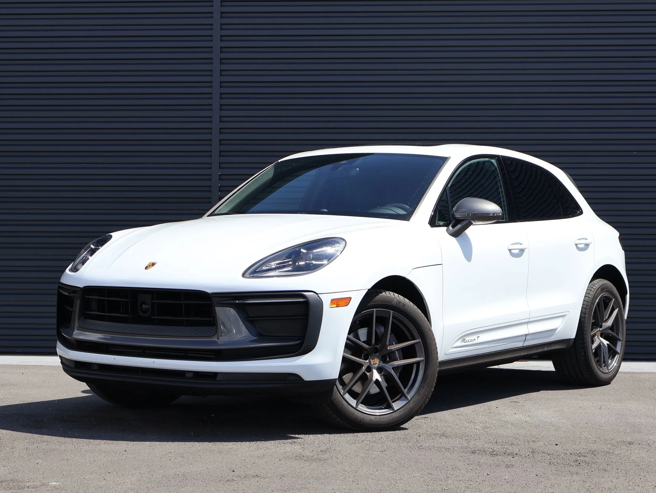 2023 Porsche Macan T