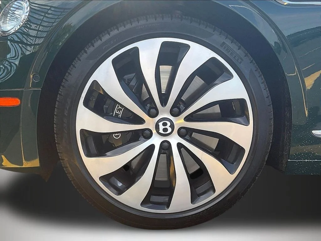 Used 2022 Viridian by Mulliner Bentley V8 image 34