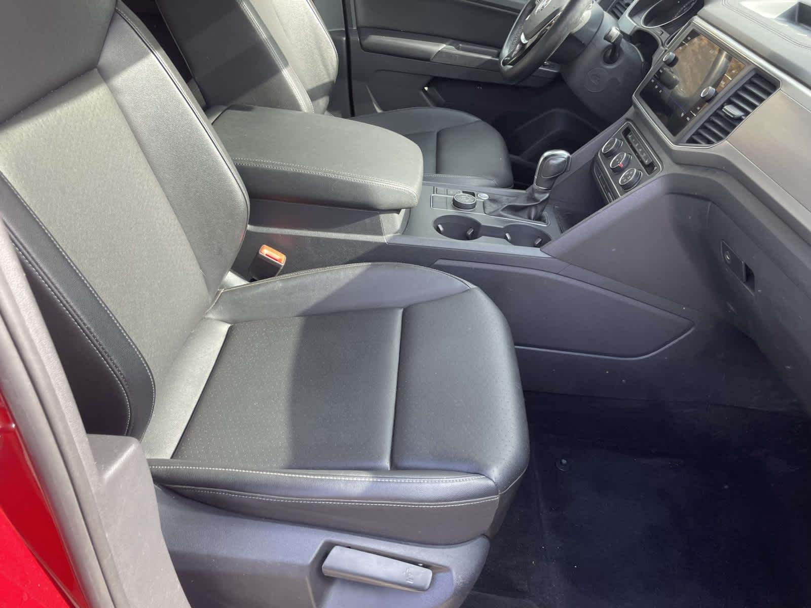 Used 2018 Pure White Volkswagen 3.6L V6 SE image 21