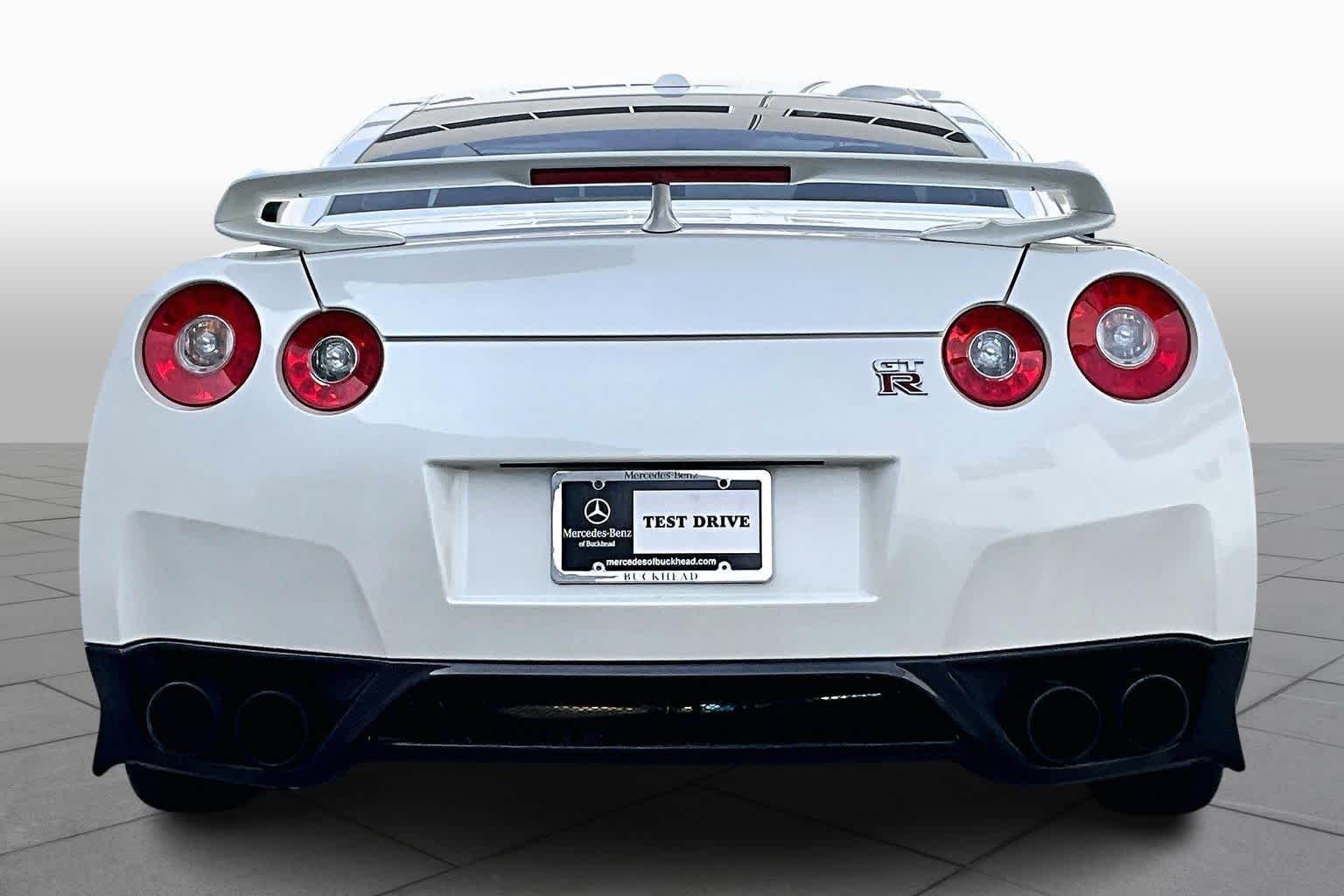 Used 2010 Pearl White Nissan Premium image 4