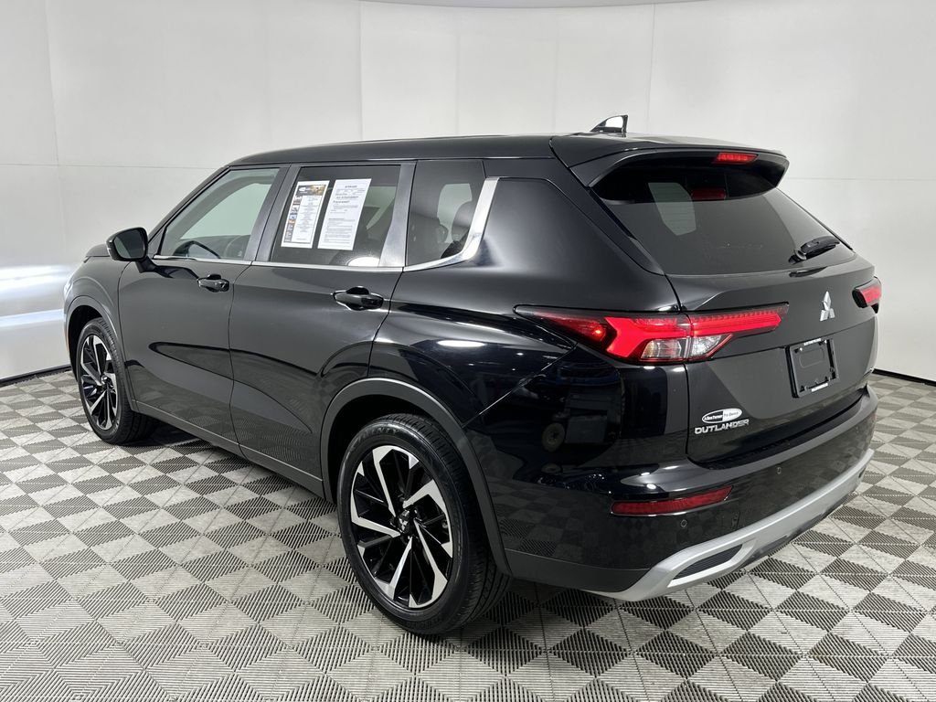 Used 2024 Labrador Black Pearl Mitsubishi SE image 6