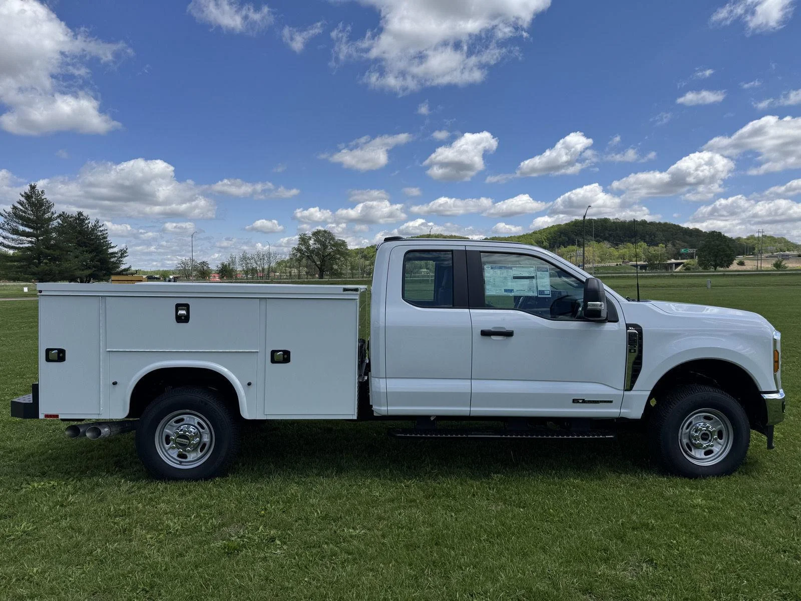 New 2026 Oxford White Ford XL image 6