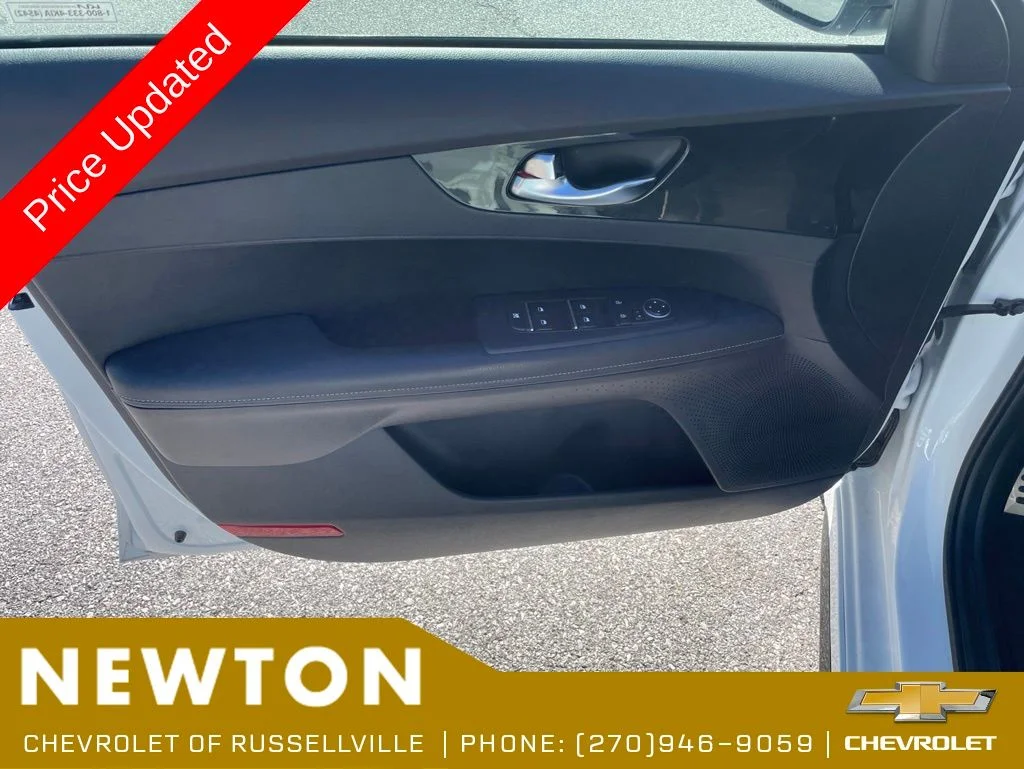 Used 2023 White Kia GT-Line image 8