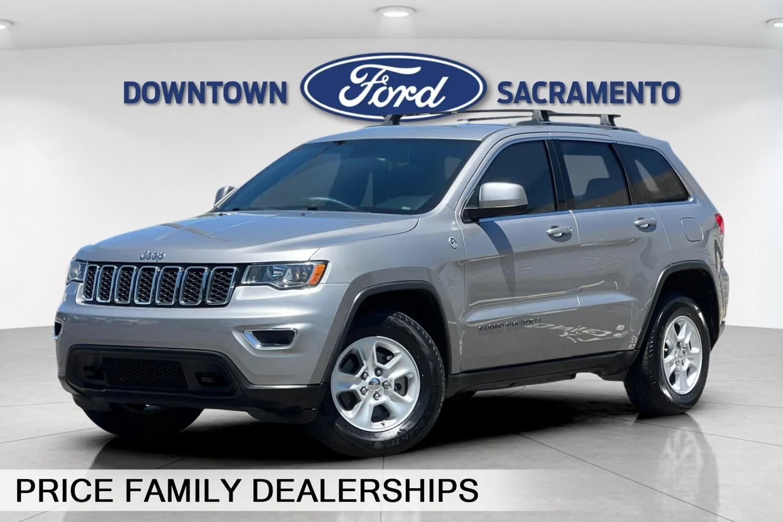 2017 Jeep Grand Cherokee Laredo 4WD photo