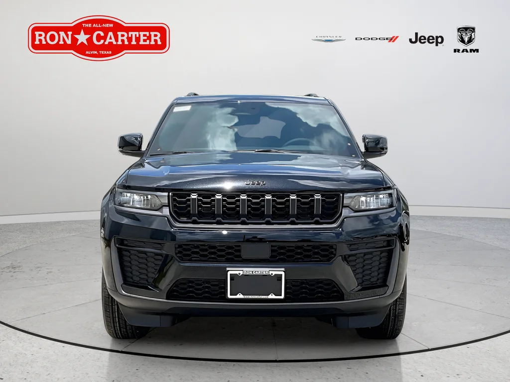 New 2026 Diamond Black Crystal Pearlcoat Jeep Altitude image 2