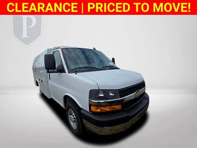 New 2025 Summit White Chevrolet 1WT image 14