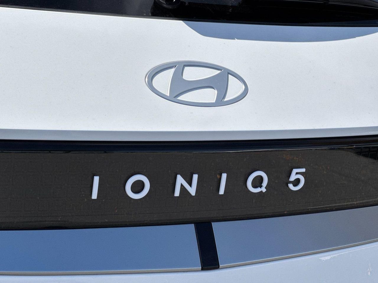 New 2027 White Hyundai SEL image 26