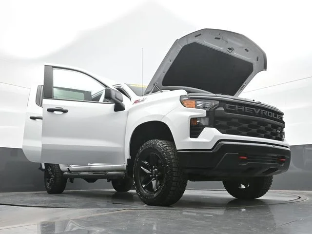 Used 2025 White Chevrolet Custom Trail Boss image 32