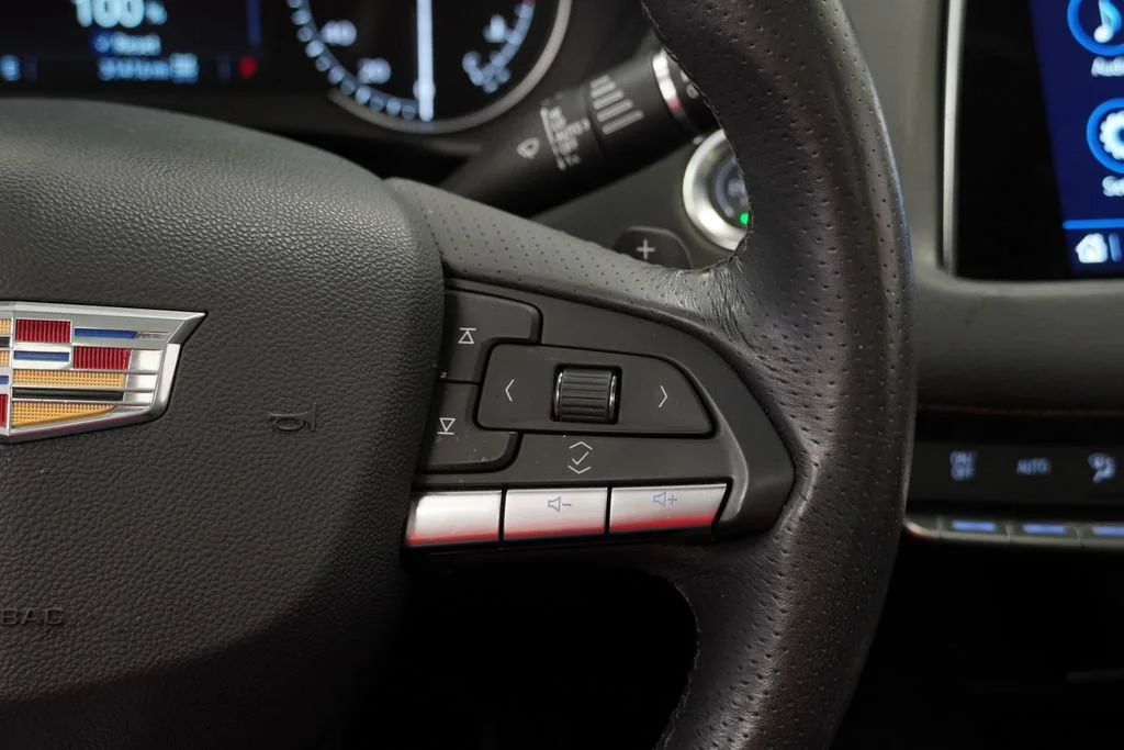 Used 2023 Crystal White Tricoat Cadillac Sport image 25