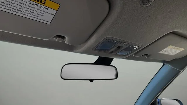Used 2025  Hyundai SEL image 28