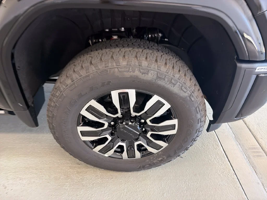 New 2026 Onyx Black GMC Denali Ultimate image 4