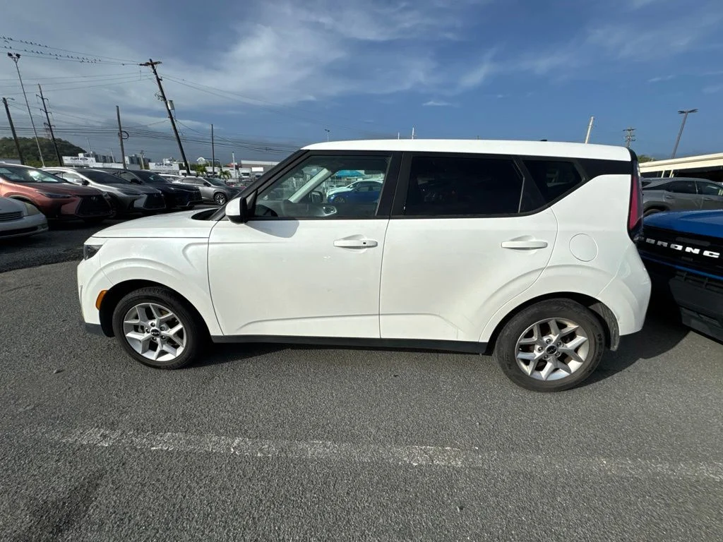 Used 2024 White Kia S image 8
