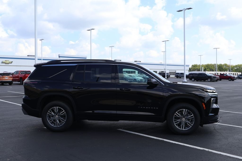 2027 Chevrolet Traverse LT - Photo 9