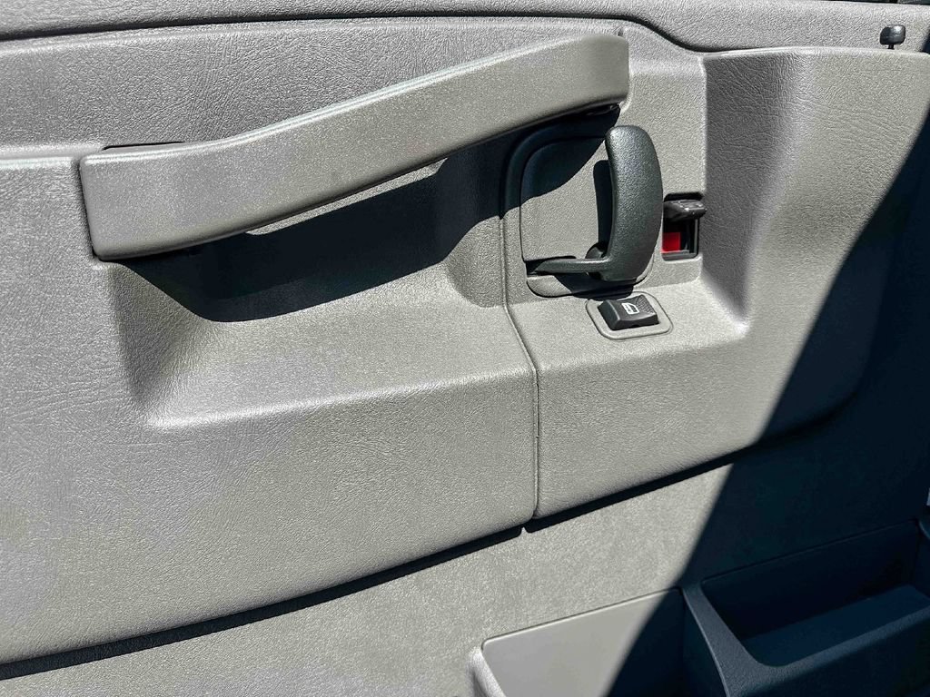 2025 Chevrolet Express Cargo Work Van - Photo 17