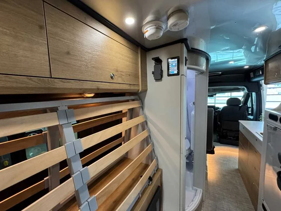 New 2027 BRIGHT SILVER METALLIC AIRSTREAM  image 18